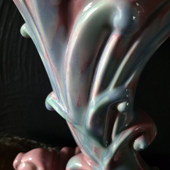 Vintage Royal Haeger Vase, MCM Cornucopia, Pink and Blue Royal Haeger - Picture 5 of 9